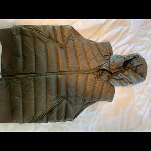 Lululemon vest with detachable hood